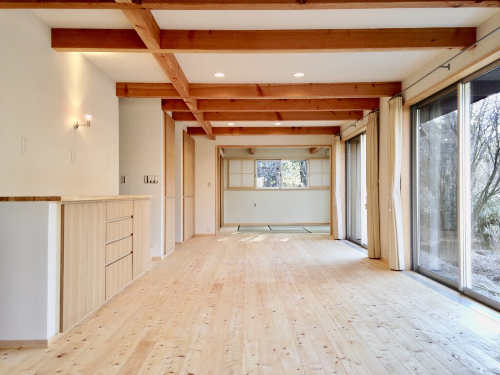 東京都世田谷区三軒茶屋・下北沢の住空間ギャラリー探彩工房　自然素材の家を２５年以上手掛けてきた探彩工房建築設計事務所が提案する、麻のオーダーカーテンと山野草・苔アートのギャラリーです。一級建築士が光と自然を感じる居心地の良い住空間をデザインし、日々の暮らしに安らぎと癒しをお届けします。