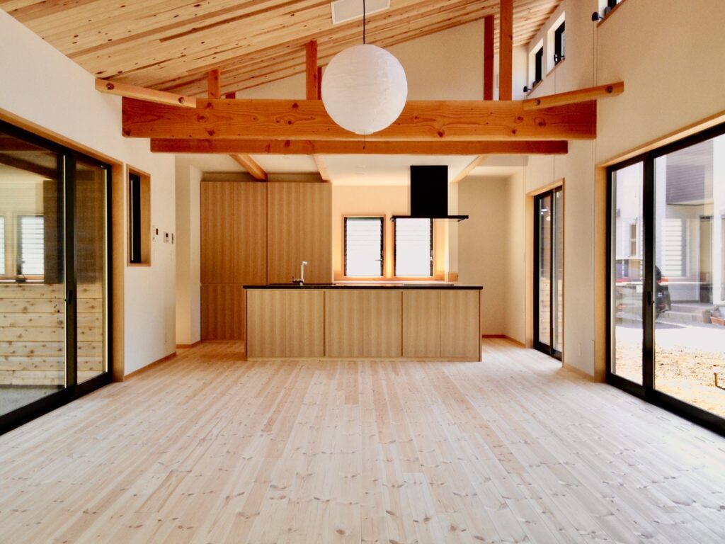 東京都世田谷区三軒茶屋・下北沢の住空間ギャラリー探彩工房　自然素材の家を２５年以上手掛けてきた探彩工房建築設計事務所が提案する、麻のオーダーカーテンと山野草・苔アートのギャラリーです。一級建築士が光と自然を感じる居心地の良い住空間をデザインし、日々の暮らしに安らぎと癒しをお届けします。
