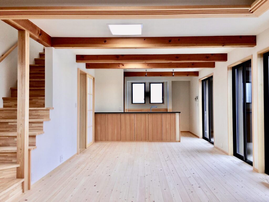 東京都世田谷区三軒茶屋・下北沢の住空間ギャラリー探彩工房　自然素材の家を２５年以上手掛けてきた探彩工房建築設計事務所が提案する、麻のオーダーカーテンと山野草・苔アートのギャラリーです。一級建築士が光と自然を感じる居心地の良い住空間をデザインし、日々の暮らしに安らぎと癒しをお届けします。