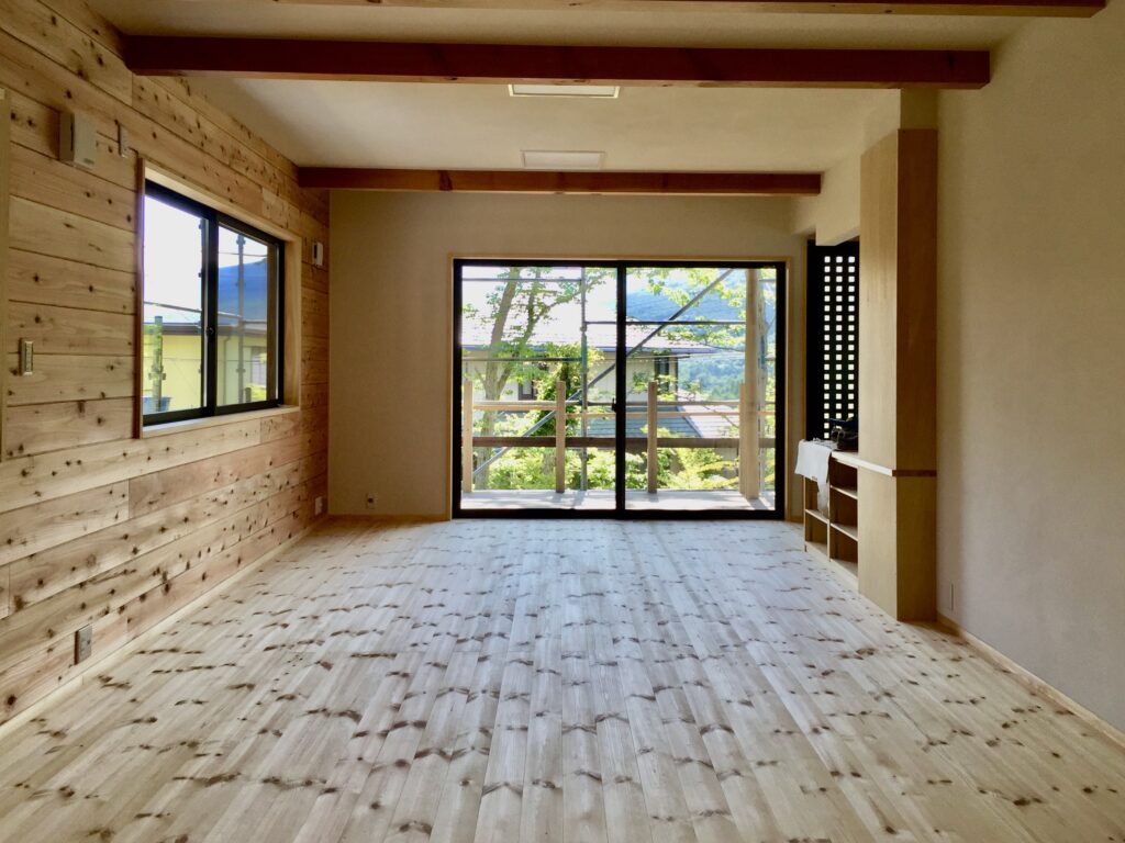 東京都世田谷区三軒茶屋・下北沢の住空間ギャラリー探彩工房　自然素材の家を２５年以上手掛けてきた探彩工房建築設計事務所が提案する、麻のオーダーカーテンと山野草・苔アートのギャラリーです。一級建築士が光と自然を感じる居心地の良い住空間をデザインし、日々の暮らしに安らぎと癒しをお届けします。