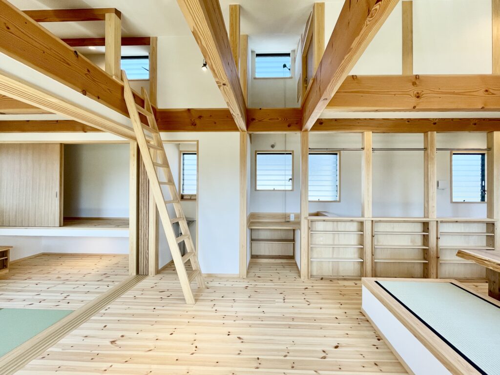 東京都世田谷区三軒茶屋・下北沢の住空間ギャラリー探彩工房　自然素材の家を２５年以上手掛けてきた探彩工房建築設計事務所が提案する、麻のオーダーカーテンと山野草・苔アートのギャラリーです。一級建築士が光と自然を感じる居心地の良い住空間をデザインし、日々の暮らしに安らぎと癒しをお届けします。
