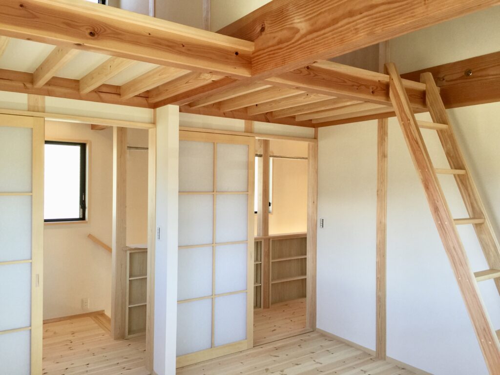 東京都世田谷区三軒茶屋・下北沢の住空間ギャラリー探彩工房　自然素材の家を２５年以上手掛けてきた探彩工房建築設計事務所が提案する、麻のオーダーカーテンと山野草・苔アートのギャラリーです。一級建築士が光と自然を感じる居心地の良い住空間をデザインし、日々の暮らしに安らぎと癒しをお届けします。