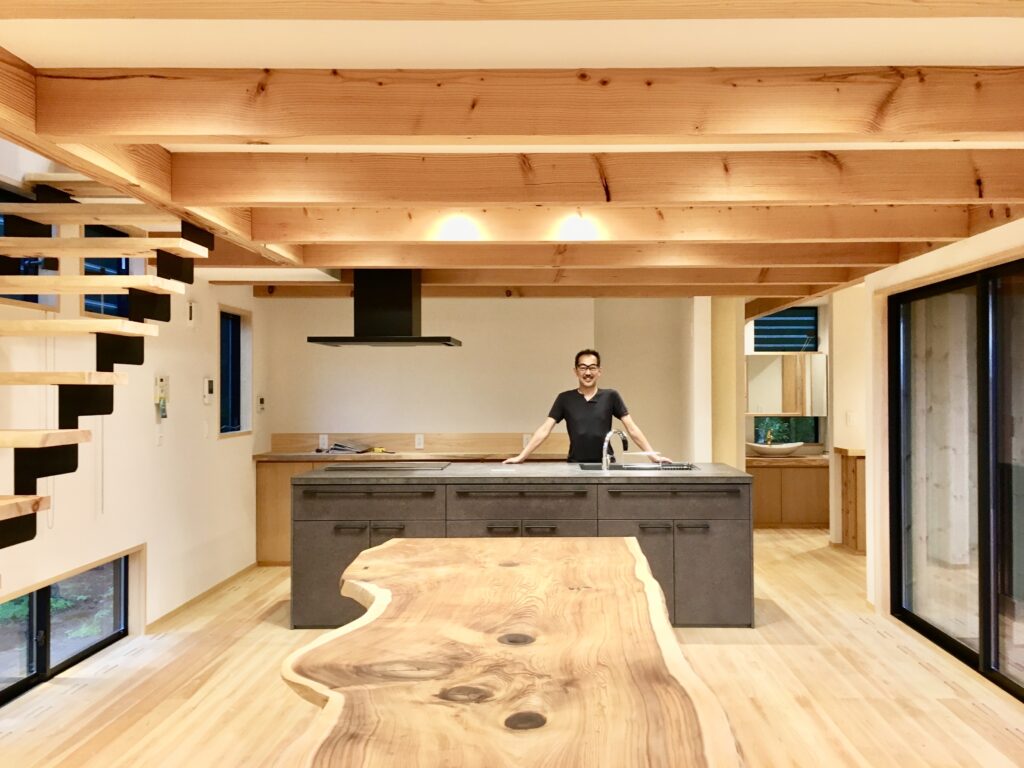 東京都世田谷区三軒茶屋・下北沢の住空間ギャラリー探彩工房　自然素材の家を２５年以上手掛けてきた探彩工房建築設計事務所が提案する、麻のオーダーカーテンと山野草・苔アートのギャラリーです。一級建築士が光と自然を感じる居心地の良い住空間をデザインし、日々の暮らしに安らぎと癒しをお届けします。