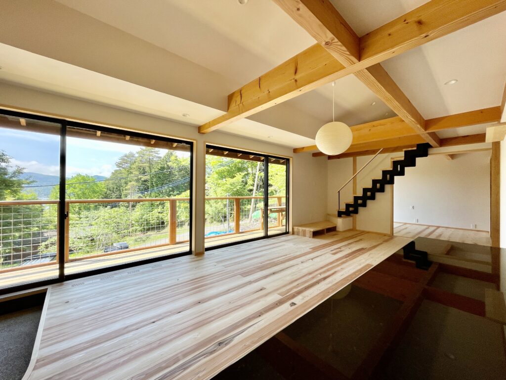 東京都世田谷区三軒茶屋・下北沢の住空間ギャラリー探彩工房　自然素材の家を２５年以上手掛けてきた探彩工房建築設計事務所が提案する、麻のオーダーカーテンと山野草・苔アートのギャラリーです。一級建築士が光と自然を感じる居心地の良い住空間をデザインし、日々の暮らしに安らぎと癒しをお届けします。