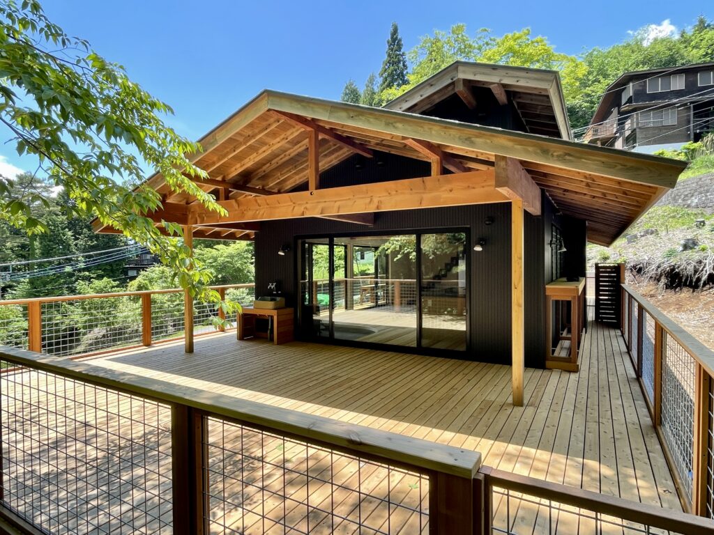 東京都世田谷区三軒茶屋・下北沢の住空間ギャラリー探彩工房　自然素材の家を２５年以上手掛けてきた探彩工房建築設計事務所が提案する、麻のオーダーカーテンと山野草・苔アートのギャラリーです。一級建築士が光と自然を感じる居心地の良い住空間をデザインし、日々の暮らしに安らぎと癒しをお届けします。