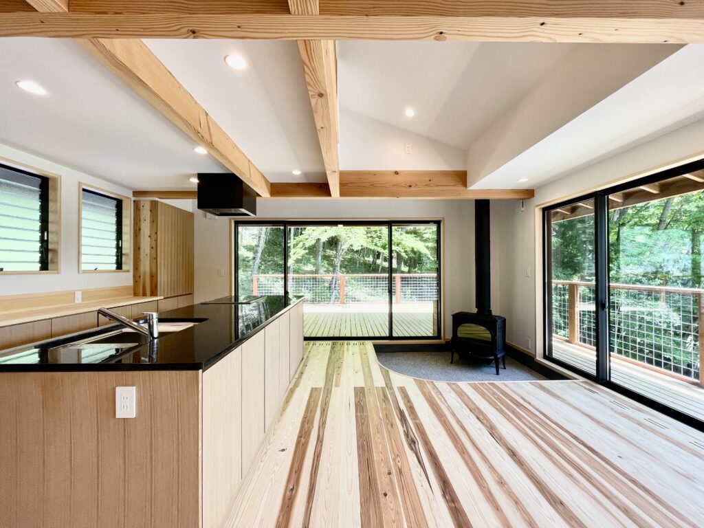 東京都世田谷区三軒茶屋・下北沢の住空間ギャラリー探彩工房　自然素材の家を２５年以上手掛けてきた探彩工房建築設計事務所が提案する、麻のオーダーカーテンと山野草・苔アートのギャラリーです。一級建築士が光と自然を感じる居心地の良い住空間をデザインし、日々の暮らしに安らぎと癒しをお届けします。