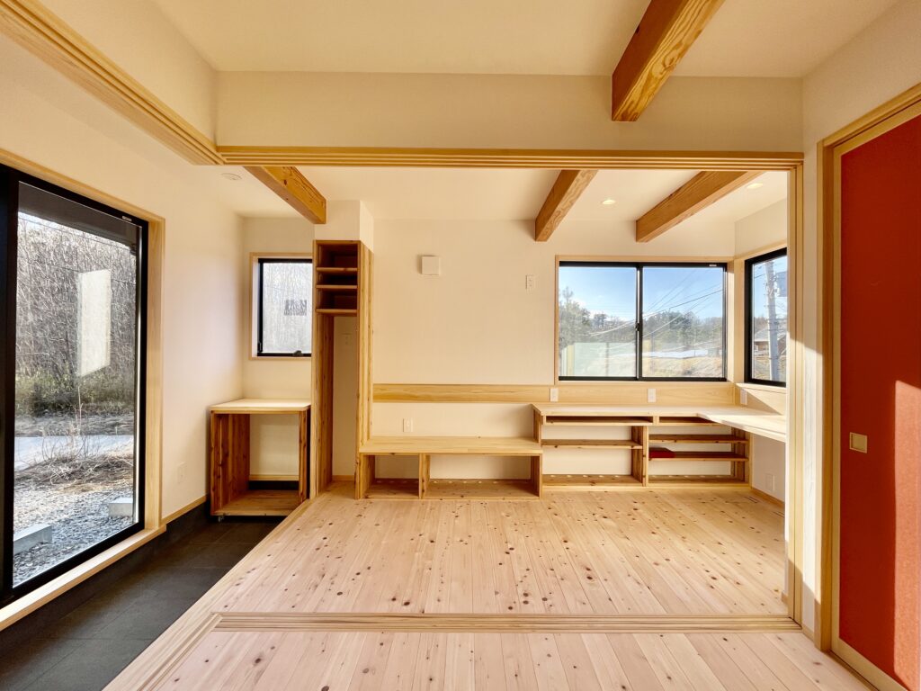 東京都世田谷区三軒茶屋・下北沢の住空間ギャラリー探彩工房　自然素材の家を２５年以上手掛けてきた探彩工房建築設計事務所が提案する、麻のオーダーカーテンと山野草・苔アートのギャラリーです。一級建築士が光と自然を感じる居心地の良い住空間をデザインし、日々の暮らしに安らぎと癒しをお届けします。