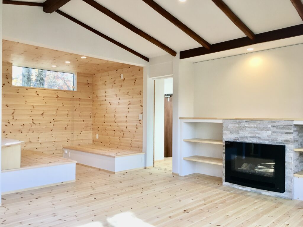 東京都世田谷区三軒茶屋・下北沢の住空間ギャラリー探彩工房　自然素材の家を２５年以上手掛けてきた探彩工房建築設計事務所が提案する、麻のオーダーカーテンと山野草・苔アートのギャラリーです。一級建築士が光と自然を感じる居心地の良い住空間をデザインし、日々の暮らしに安らぎと癒しをお届けします。