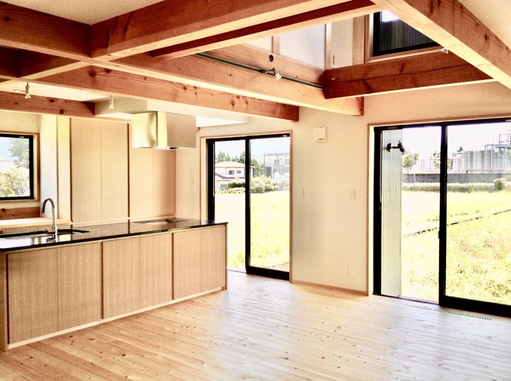 東京都世田谷区三軒茶屋・下北沢の住空間ギャラリー探彩工房　自然素材の家を２５年以上手掛けてきた探彩工房建築設計事務所が提案する、麻のオーダーカーテンと山野草・苔アートのギャラリーです。一級建築士が光と自然を感じる居心地の良い住空間をデザインし、日々の暮らしに安らぎと癒しをお届けします。