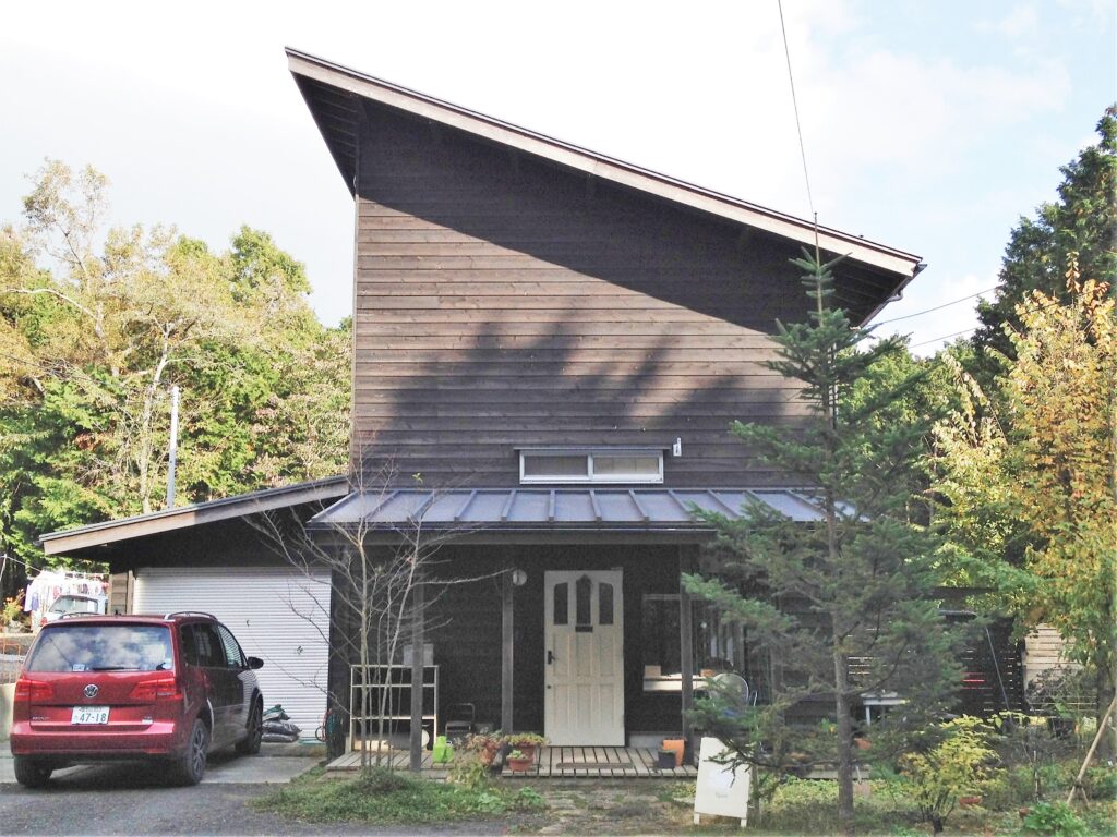 東京都世田谷区三軒茶屋・下北沢の住空間ギャラリー探彩工房　自然素材の家を２５年以上手掛けてきた探彩工房建築設計事務所が提案する、麻のオーダーカーテンと山野草・苔アートのギャラリーです。一級建築士が光と自然を感じる居心地の良い住空間をデザインし、日々の暮らしに安らぎと癒しをお届けします。
