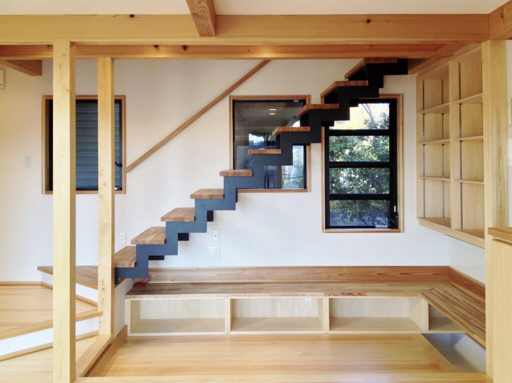 東京都世田谷区三軒茶屋・下北沢の住空間ギャラリー探彩工房　自然素材の家を２５年以上手掛けてきた探彩工房建築設計事務所が提案する、麻のオーダーカーテンと山野草・苔アートのギャラリーです。一級建築士が光と自然を感じる居心地の良い住空間をデザインし、日々の暮らしに安らぎと癒しをお届けします。
