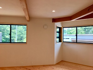 ２階寝室　全室珪藻土　無垢材使用　自然素材の家　小山町