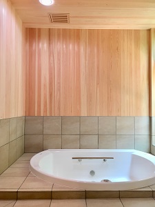 注文住宅　自然素材の家　温泉気分で寛げる浴室　